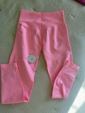 NWT, Lazuli label V Seam leggings- Bubble gum pink